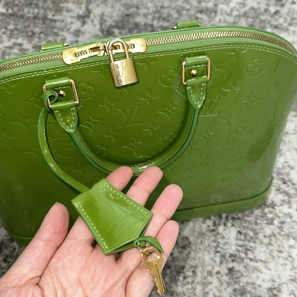 Louis Vuitton Alma GM - Limited Edition Vert Tonic Monogram Vernis - Picture 16 of 17